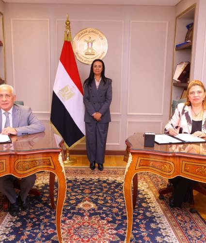 وزيرة التضامن الاجتماعي تشهد توقيع عقود تمويل لمشروعات متناهية الصغر بين صندوق دعم الصناعات الريفية والبيئية و 4 جمعيات أهلية